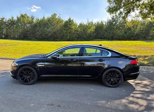 2014 Jaguar XF Sedan 4D