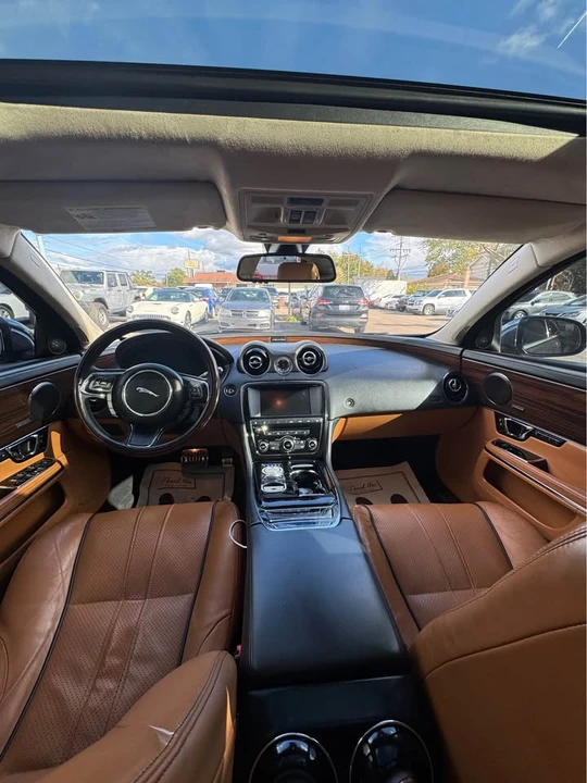 2014 Jaguar XJ - Image 12 of 17