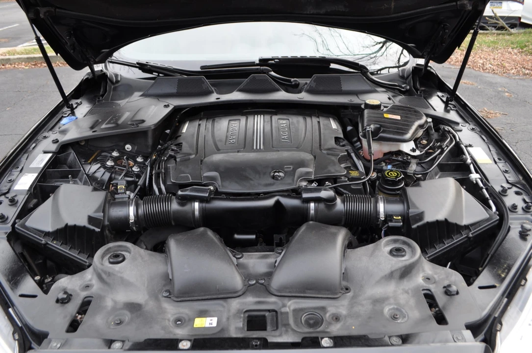 2014 Jaguar X351 XJR - Image 29 of 31