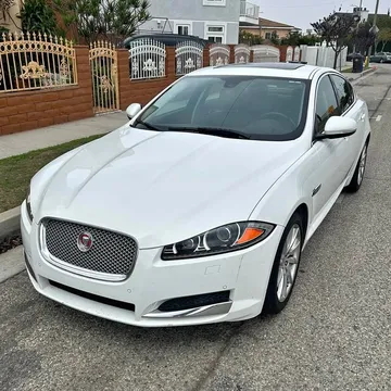 2014 Jaguar XF Luxury Sedan