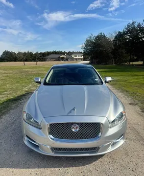 2014 Jaguar XF Luxury Sedan