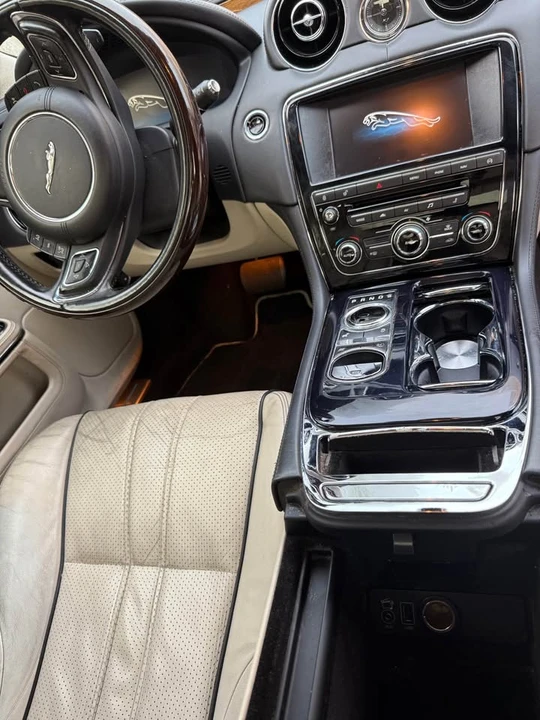 2014 Jaguar XJ Series 4 - Image 8 of 12
