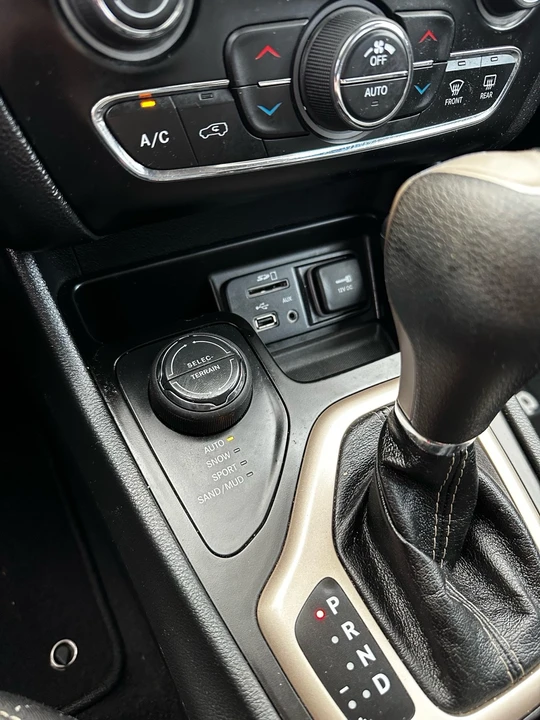 2014 Jeep KL Cherokee - Image 16 of 20