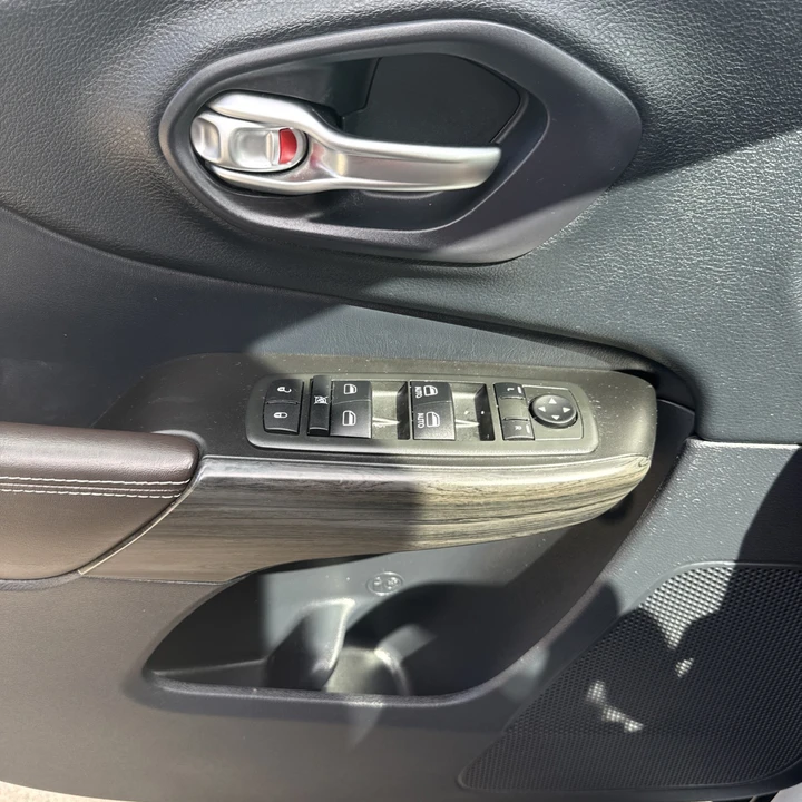 2014 Jeep KL Cherokee - Image 11 of 29