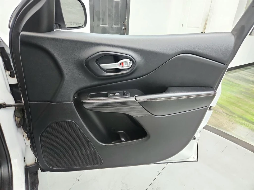 2014 Jeep KL Cherokee - Image 28 of 31