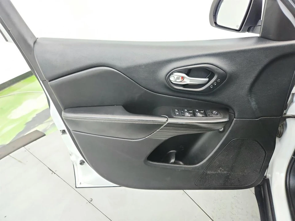 2014 Jeep KL Cherokee - Image 23 of 31