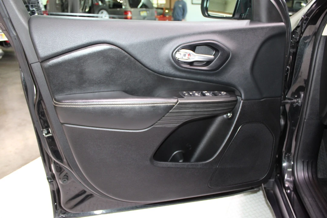 2014 Jeep - Image 28 of 31