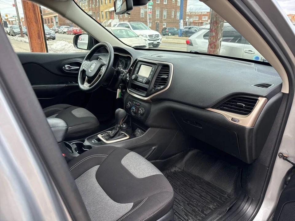 2014 Jeep KL Cherokee - Image 16 of 21