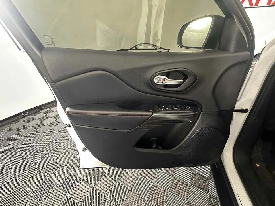 2014 Jeep KL Cherokee - Image 15 of 21