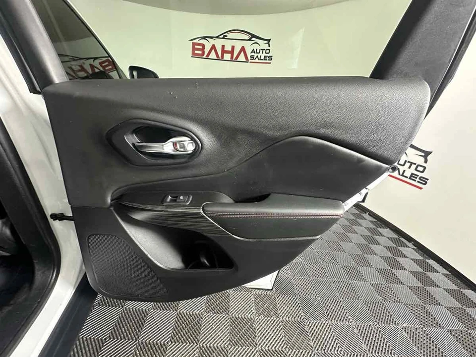 2014 Jeep KL Cherokee - Image 18 of 21