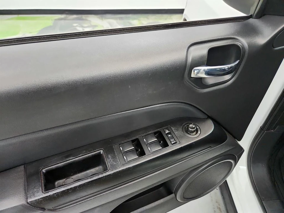 2014 Jeep Compass - Image 19 of 21