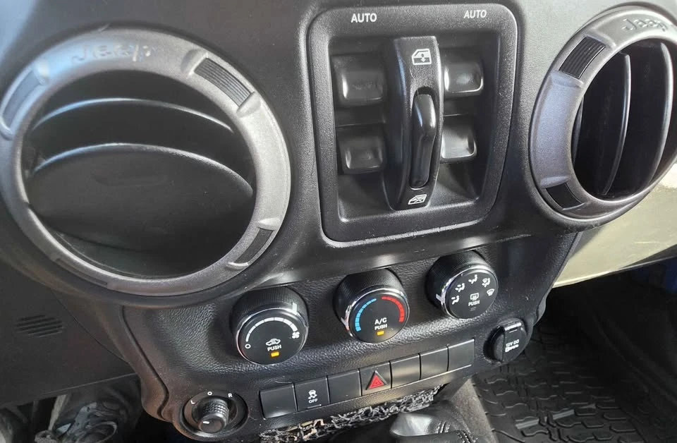 2014 Jeep JK Wrangler - Image 19 of 20
