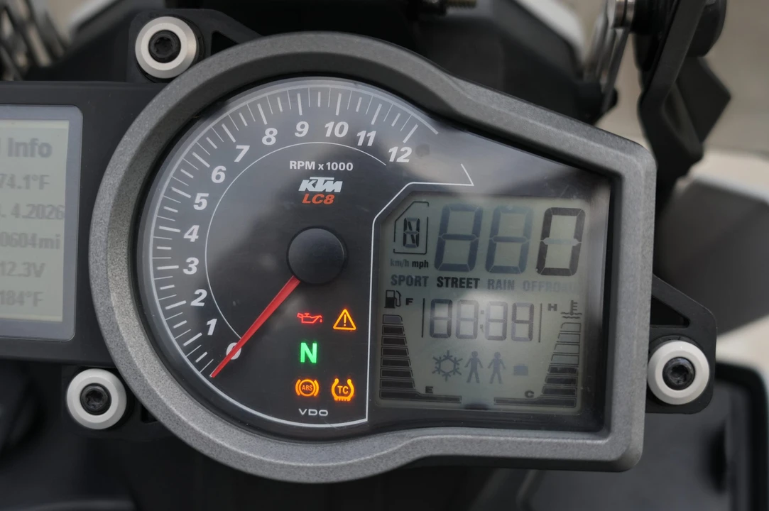 2014 KTM - Image 24 of 31
