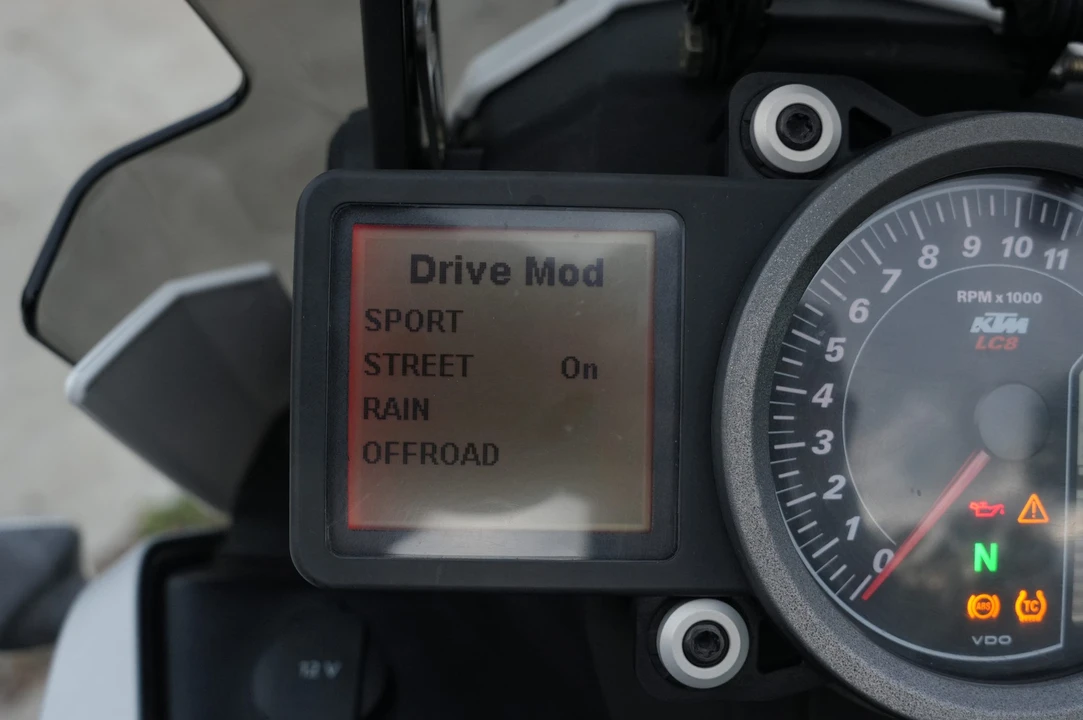 2014 KTM - Image 26 of 31
