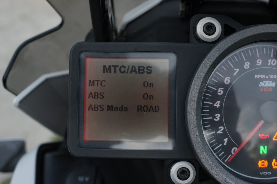 2014 KTM - Image 27 of 31
