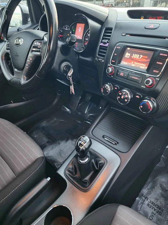 2014 Kia Forte - Image 13 of 17