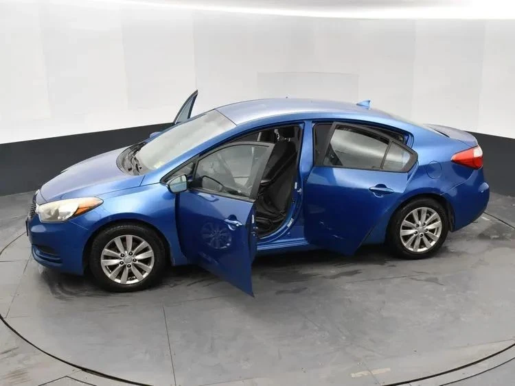 2014 Kia Forte - Image 7 of 12