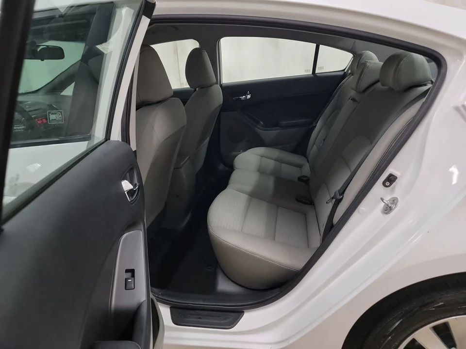 2014 Kia Forte - Image 10 of 12