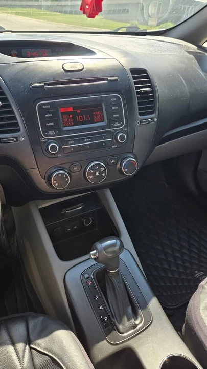 2014 Kia Forte - Image 5 of 12