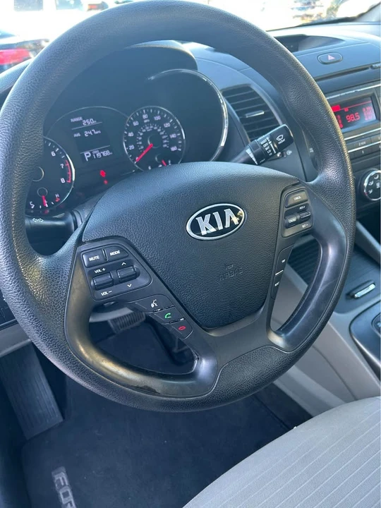 2014 Kia Forte - Image 11 of 17