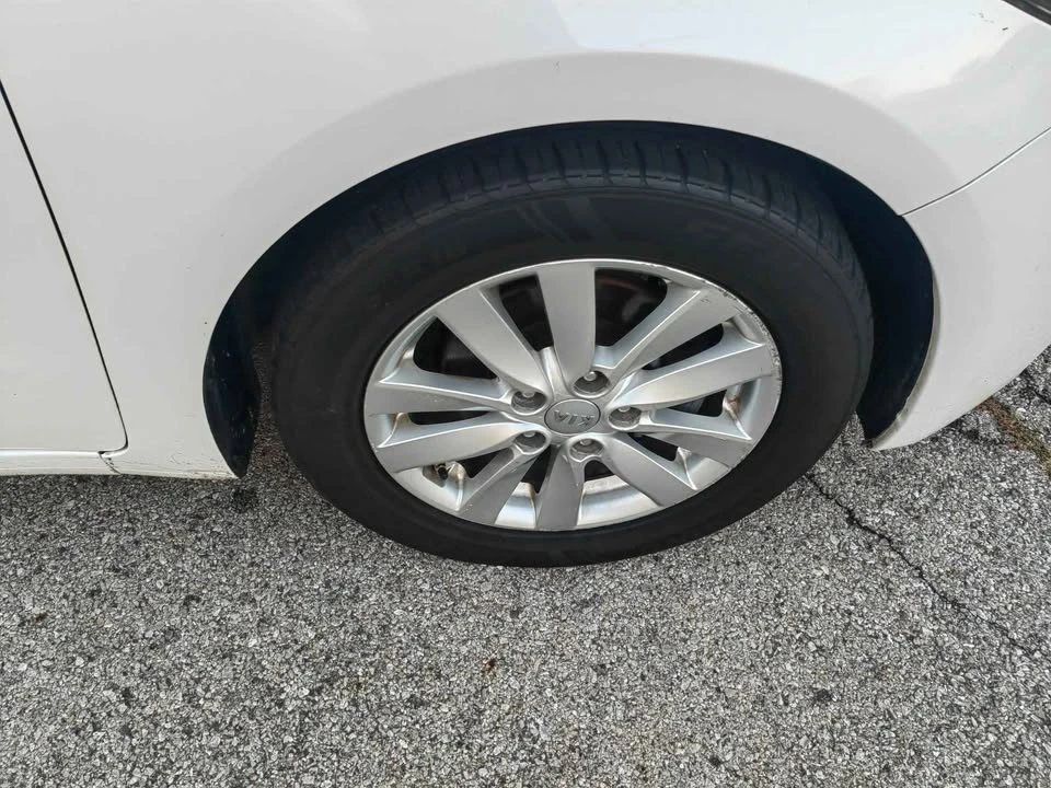 2014 Kia Forte - Image 6 of 15