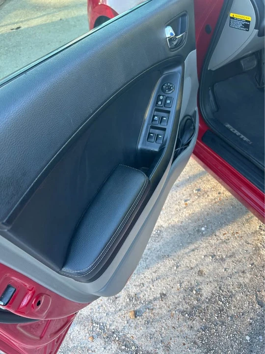 2014 Kia Forte - Image 10 of 17