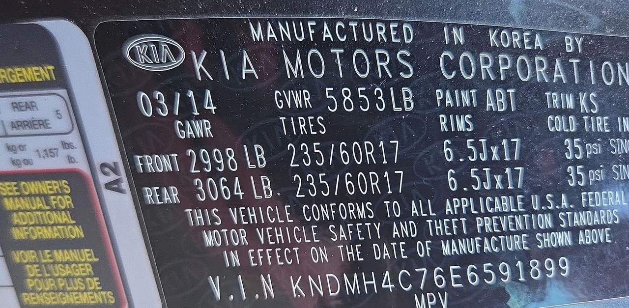 2014 Kia Carnival - Image 9 of 9