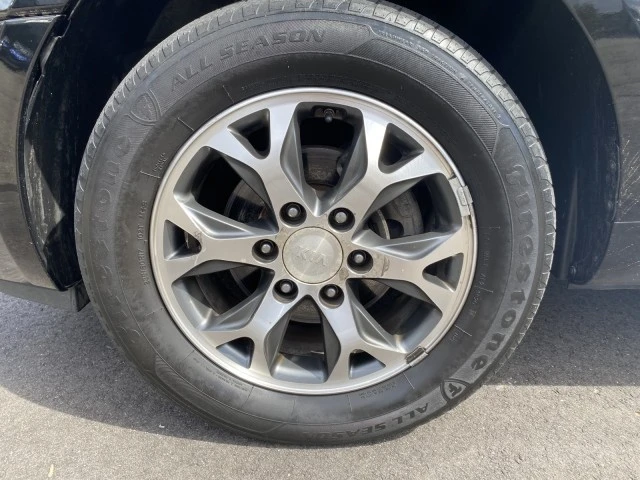2014 Kia Carnival - Image 16 of 31