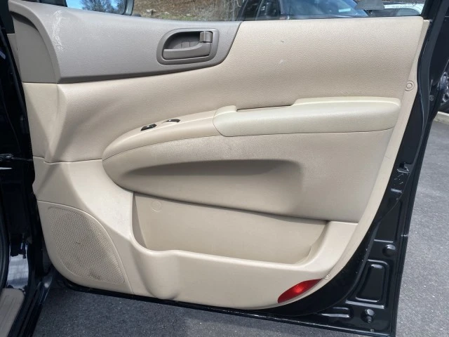 2014 Kia Carnival - Image 29 of 31