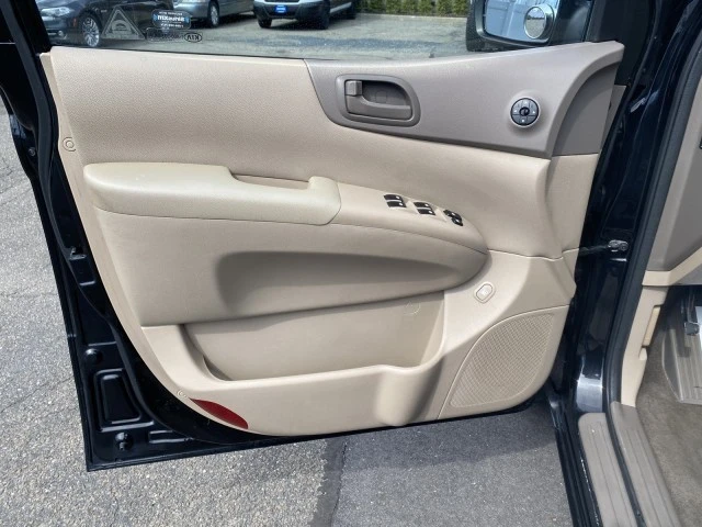 2014 Kia Carnival - Image 22 of 31