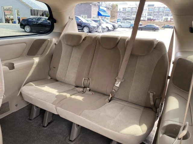 2014 Kia Carnival - Image 30 of 31