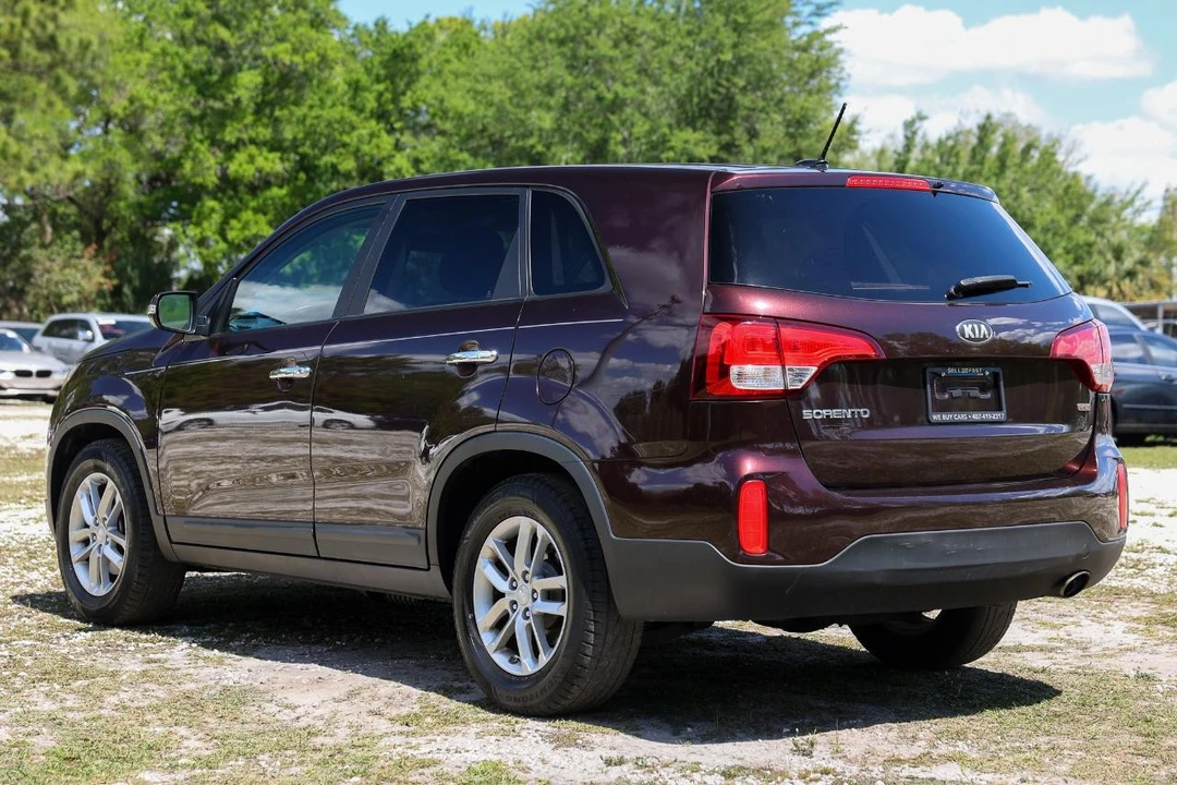 2014 Kia Sorento - Image 5 of 21