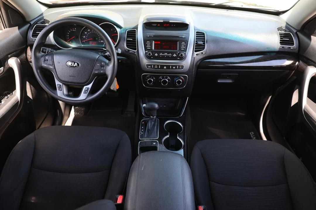 2014 Kia Sorento - Image 2 of 21