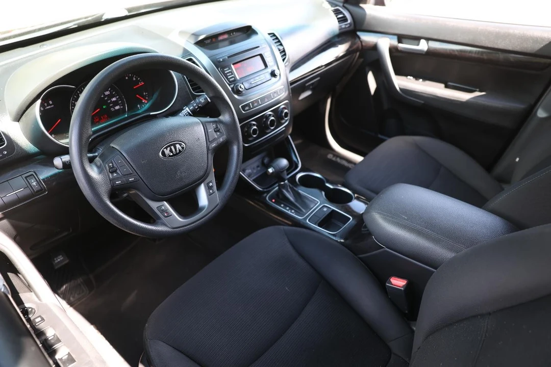 2014 Kia Sorento - Image 4 of 21