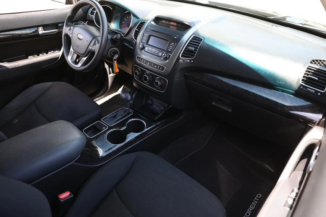 2014 Kia Sorento - Image 16 of 21