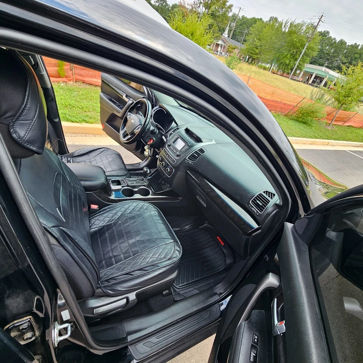 2014 Kia Sorento - Image 8 of 20