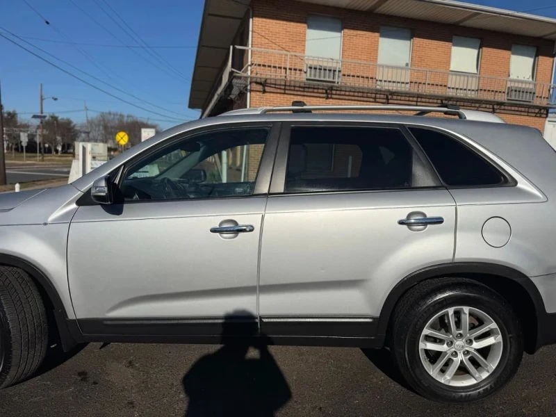 2014 Kia Sorento - Image 8 of 12