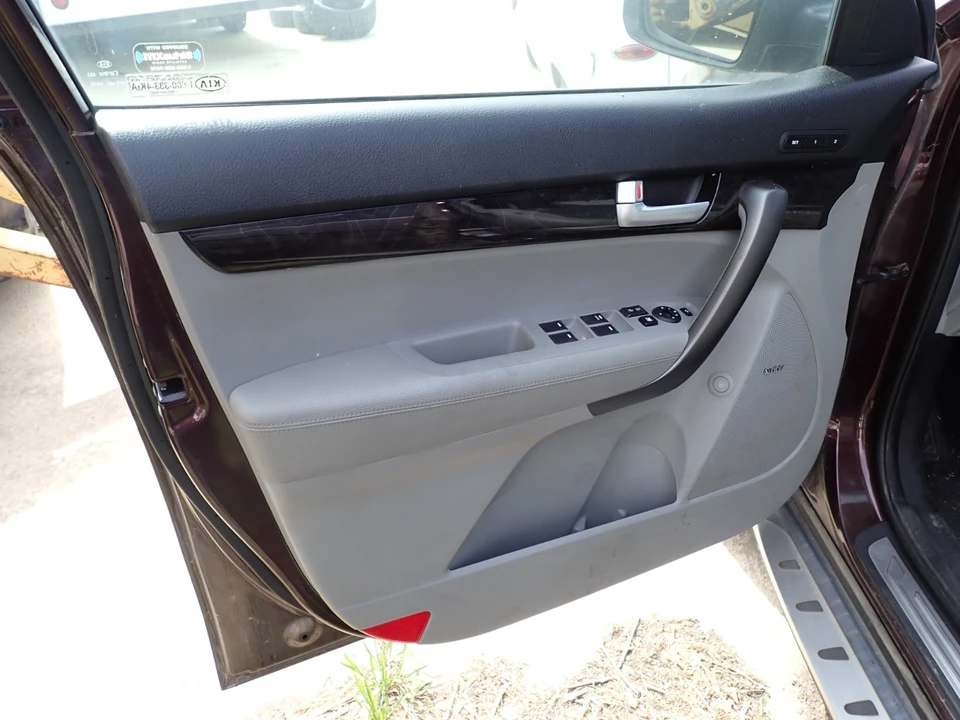 2014 Kia Sorento - Image 9 of 12