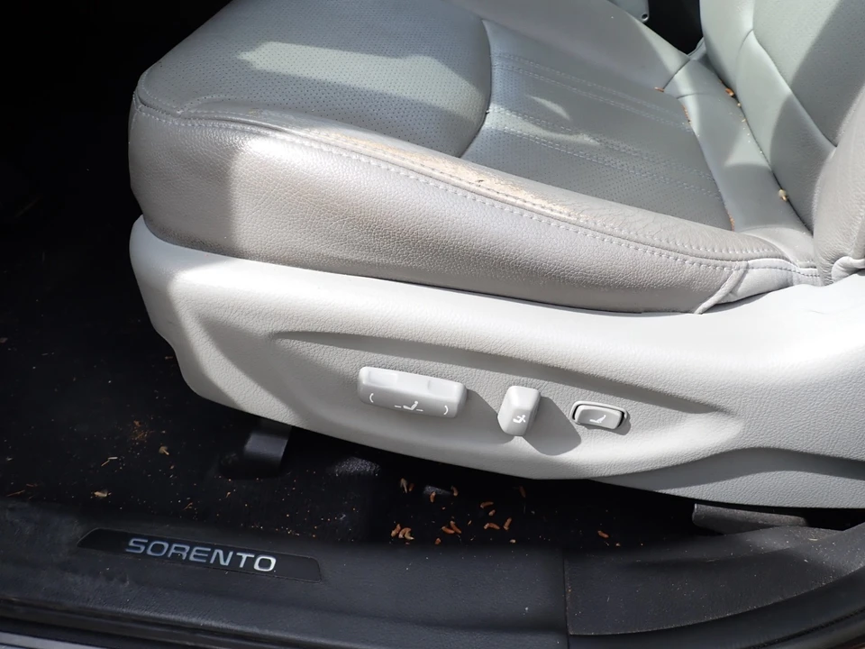 2014 Kia Sorento - Image 8 of 12