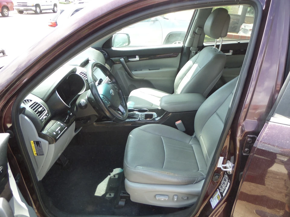 2014 Kia Sorento - Image 7 of 20