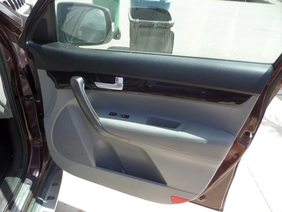 2014 Kia Sorento - Image 17 of 20