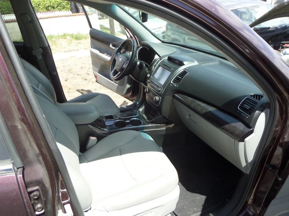 2014 Kia Sorento - Image 18 of 20