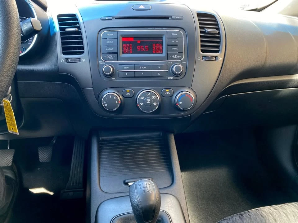 2014 Kia Forte - Image 11 of 17