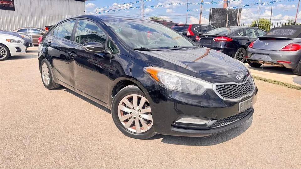 2014 Kia Forte - Image 2 of 11