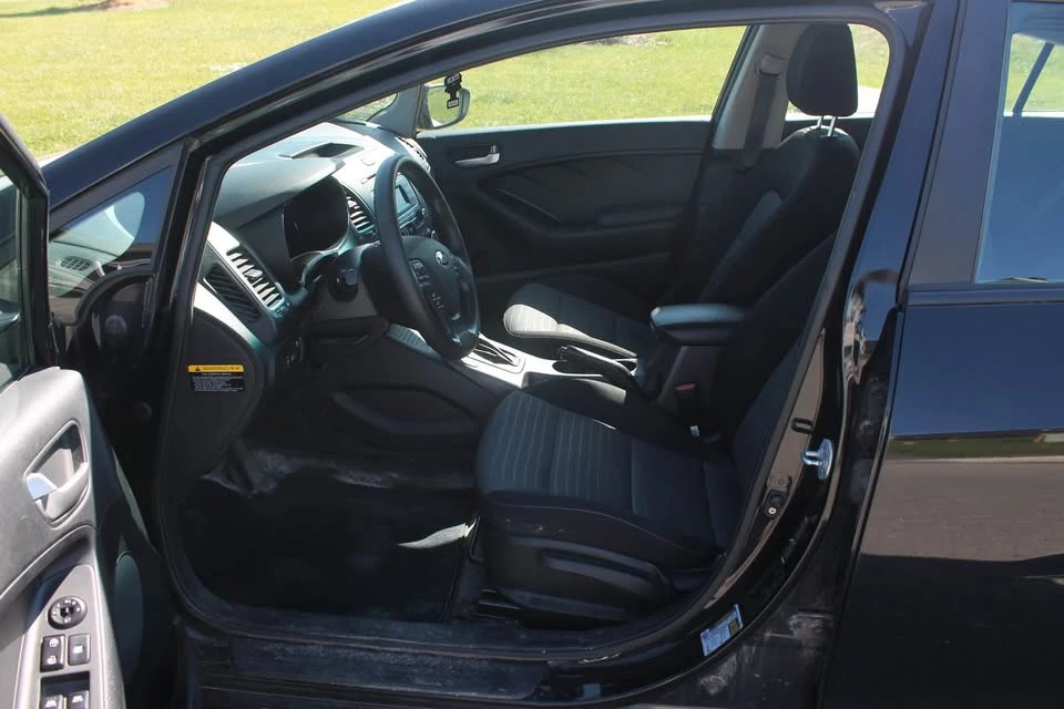 2014 Kia Forte - Image 7 of 10