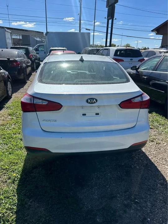 2014 Kia Forte - Image 2 of 10
