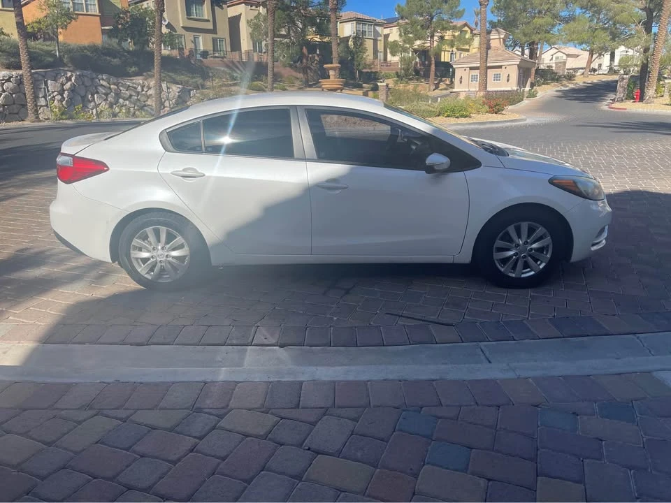 2014 Kia Forte - Image 4 of 10