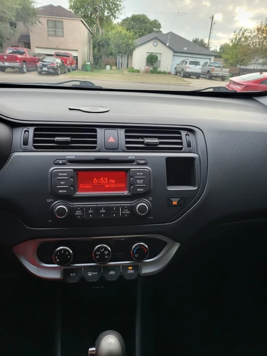 2014 Kia Rio - Image 10 of 12