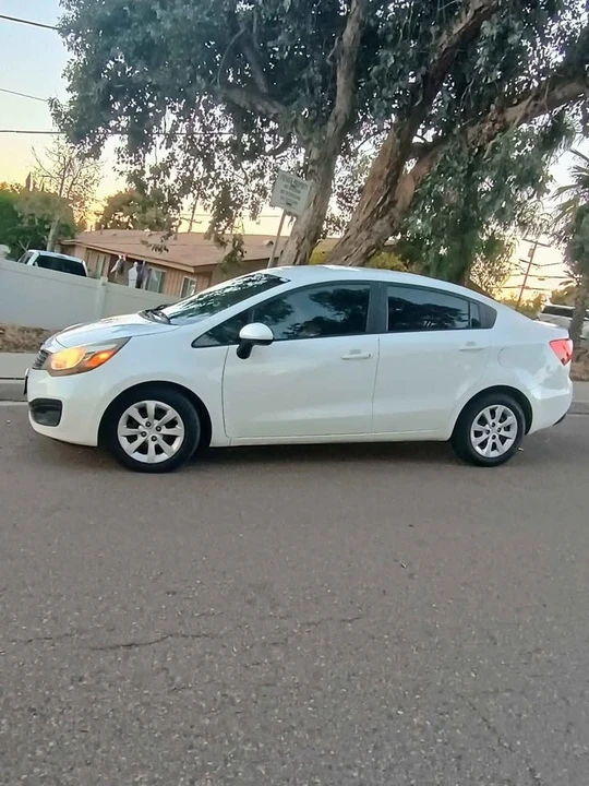 2014 Kia Rio - Image 2 of 11