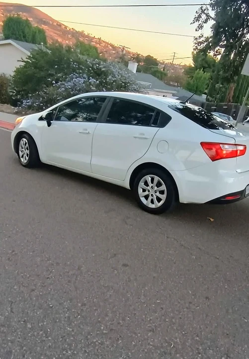 2014 Kia Rio - Image 5 of 9